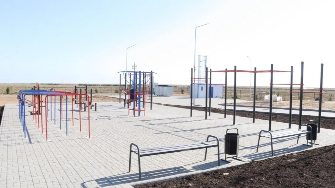 Футбольное поле и тренажерный зал: школу за 1 млрд тенге сдали в ЗКО