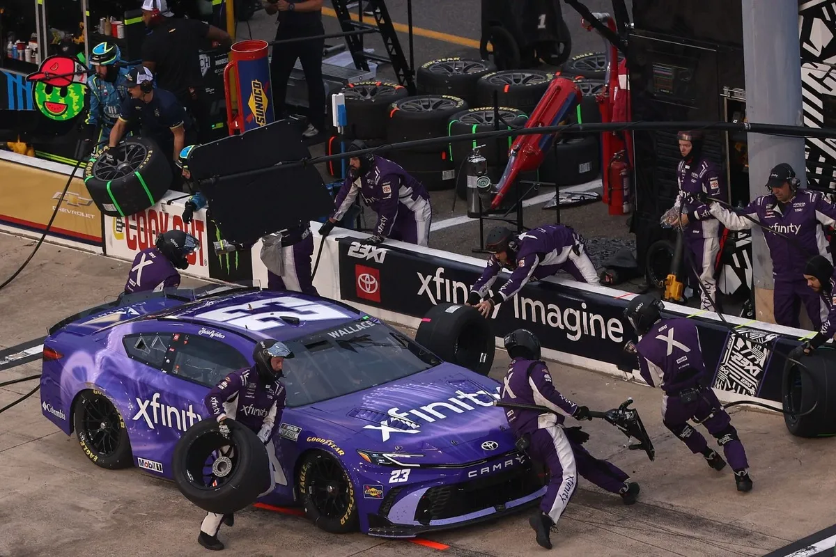 Бубба Уоллес установил рекорд пит-стопа в NASCAR — 7,86 секунды