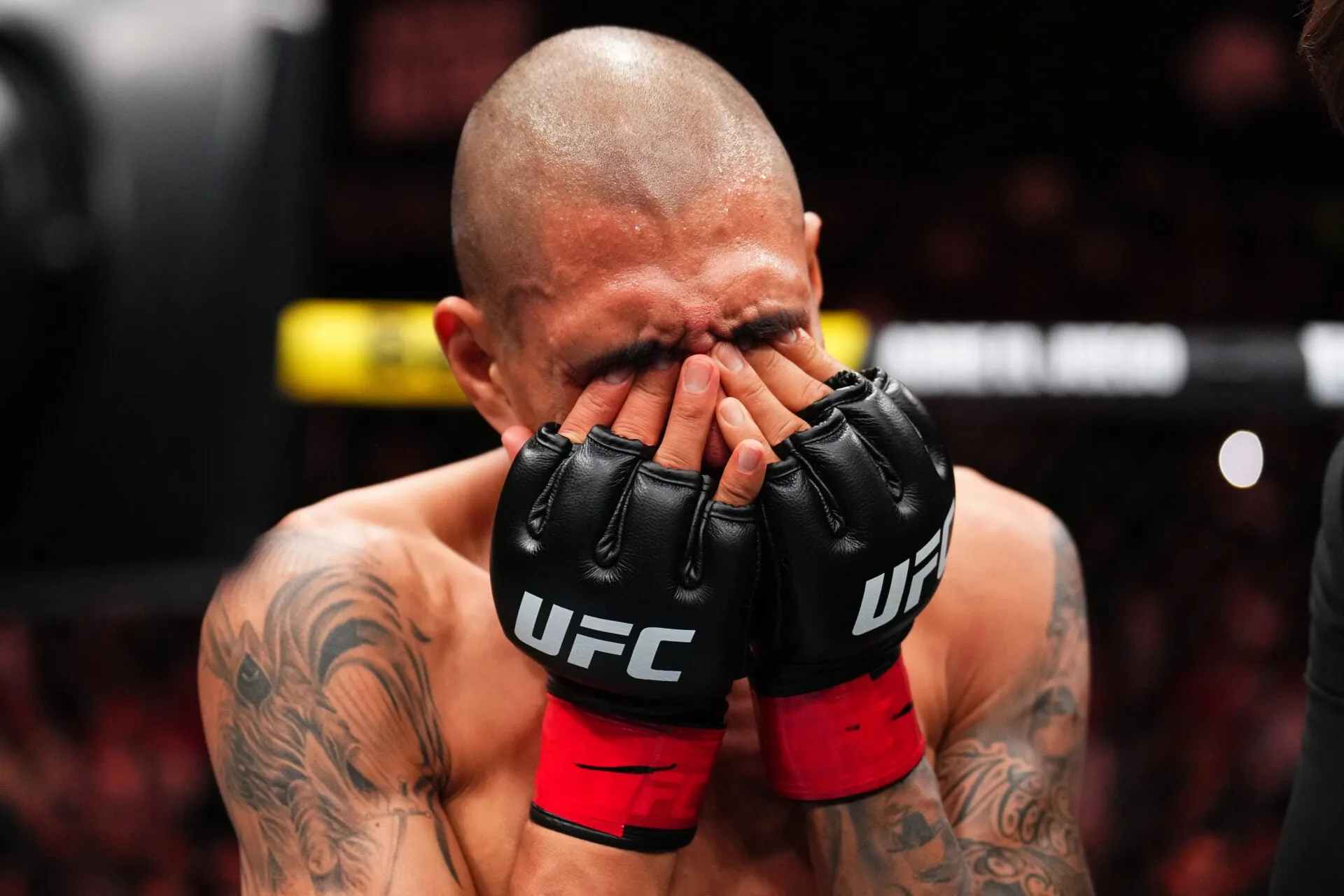 Боец наилегчайшего веса Edgar Chairez ждёт смены карда Noche UFC после семи боёв