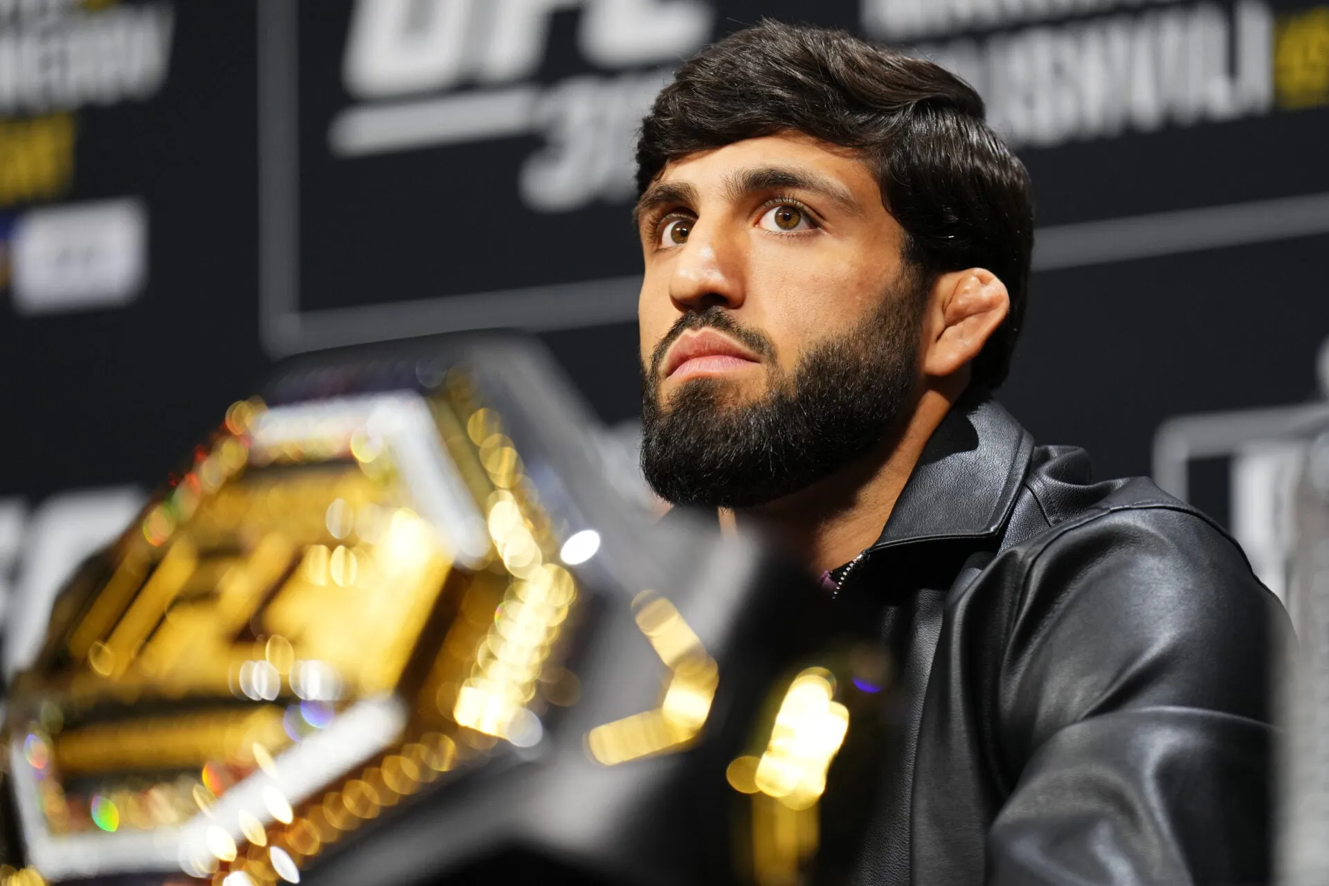 Царукян готов отказаться от богатства ради титула UFC