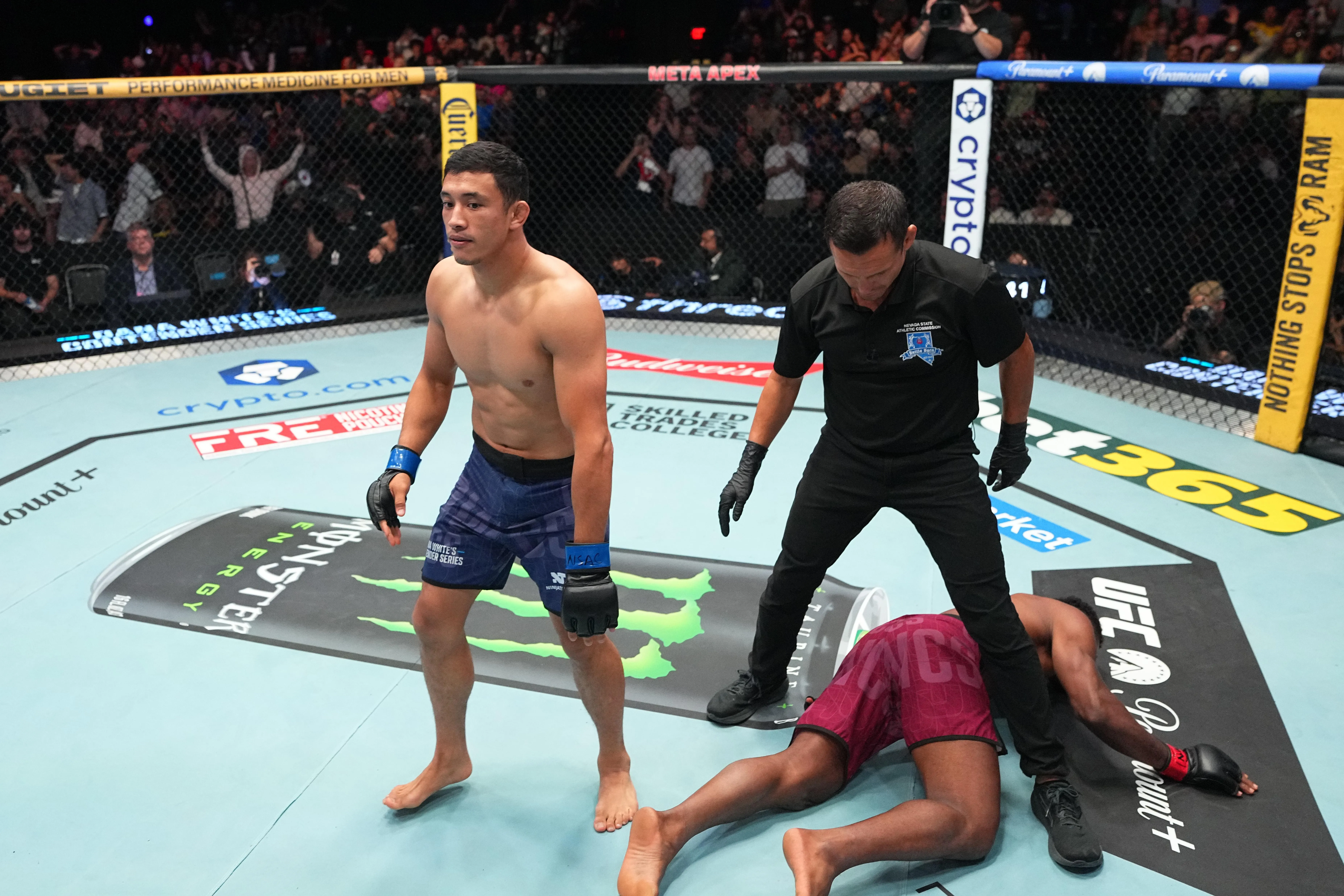 Акбар Абдуллаев нокаутировал соперника за 19 секунд и получил контракт UFC