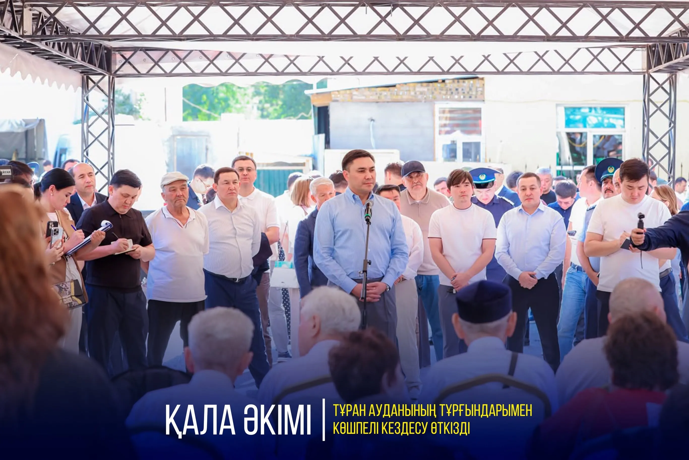В Жаңаталапе обсудили стройку спорткомплекса и школы на встрече с акимом