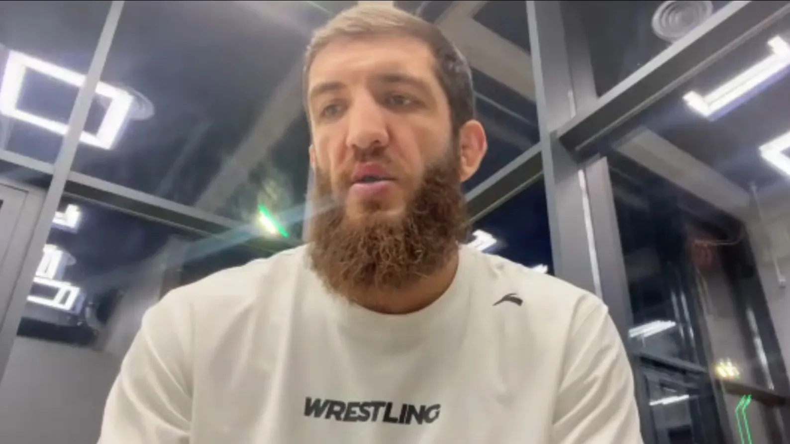 Чемпион ADCC-2026 Магомед Джарбаев во время интервью YouTube-каналу «Ушатайка»