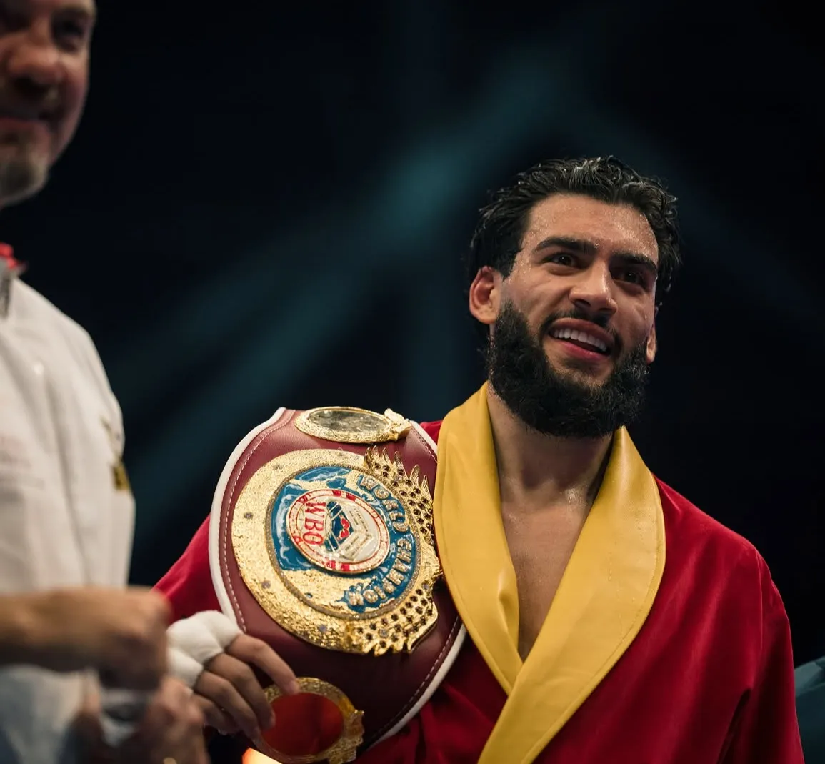 Хамзат Шираз с поясом WBO