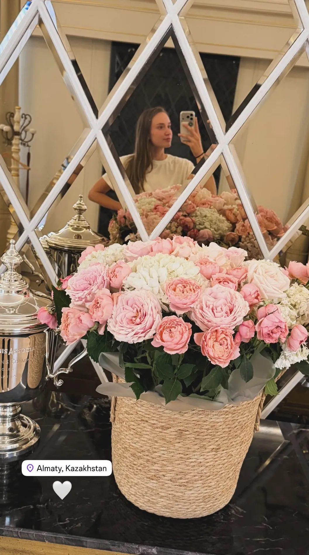 Елена Рыбакина привезла главный кубок US Open в Алматы