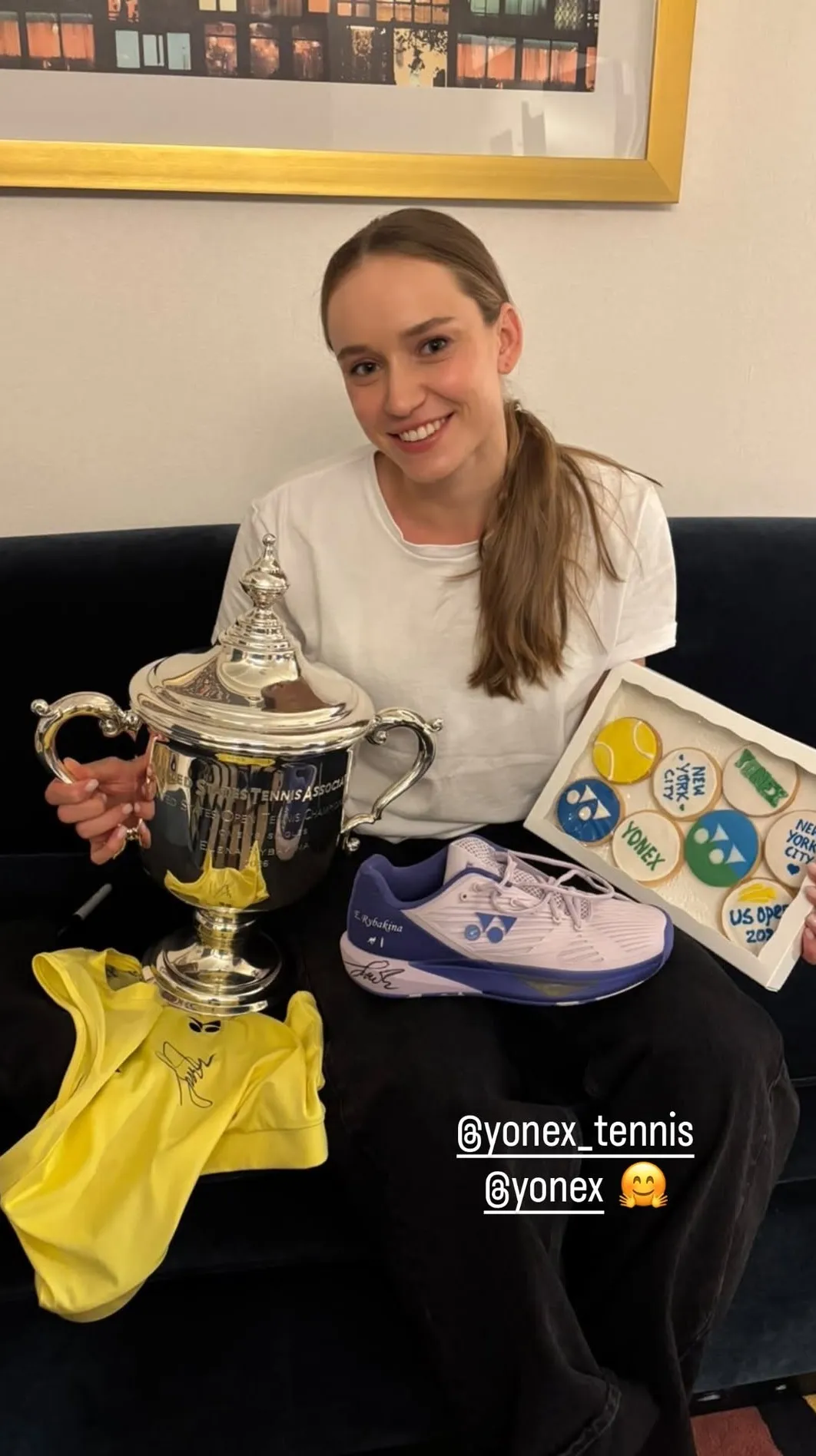Елена Рыбакина привезла главный кубок US Open в Алматы