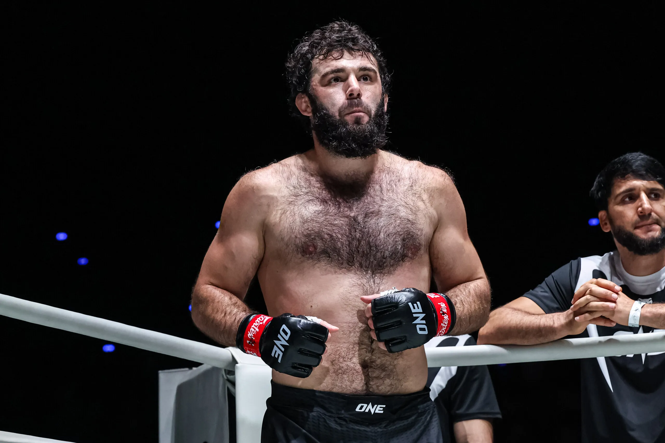Забрать все пояса: Эрдоган победил Эллиотта за 2:28 на ONE Fight Night 48