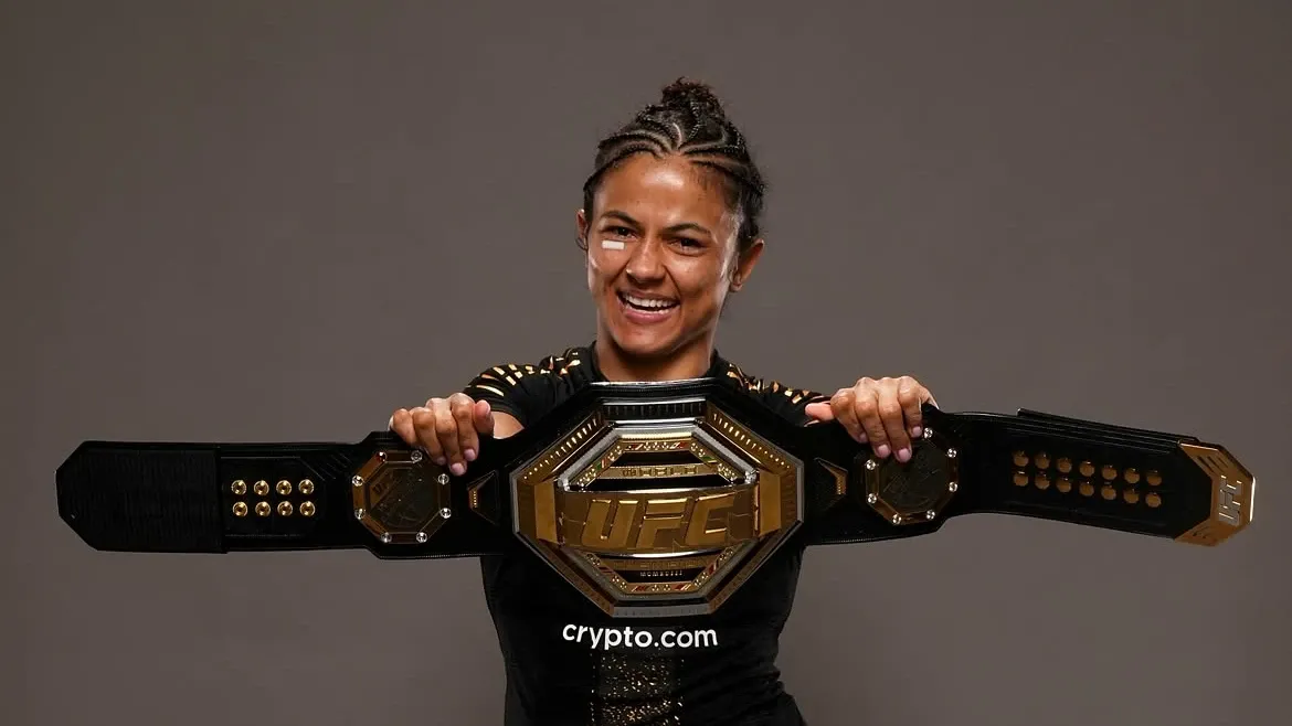 Получила пояс UFC, но осталась ниже Шевченко в рейтинге