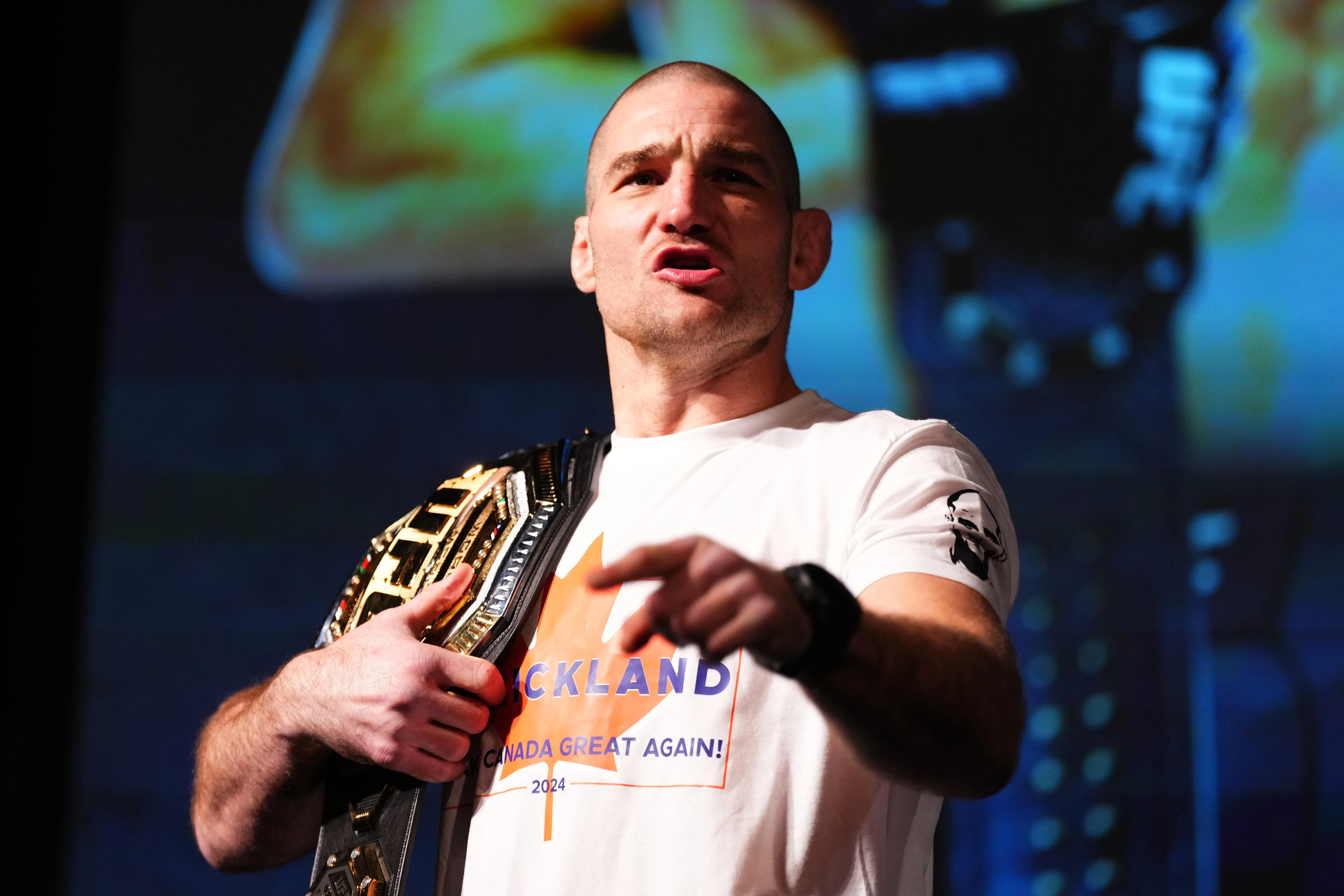 Чемпион UFC пригрозил устраивать скучные бои из-за денег и запрета на бокс