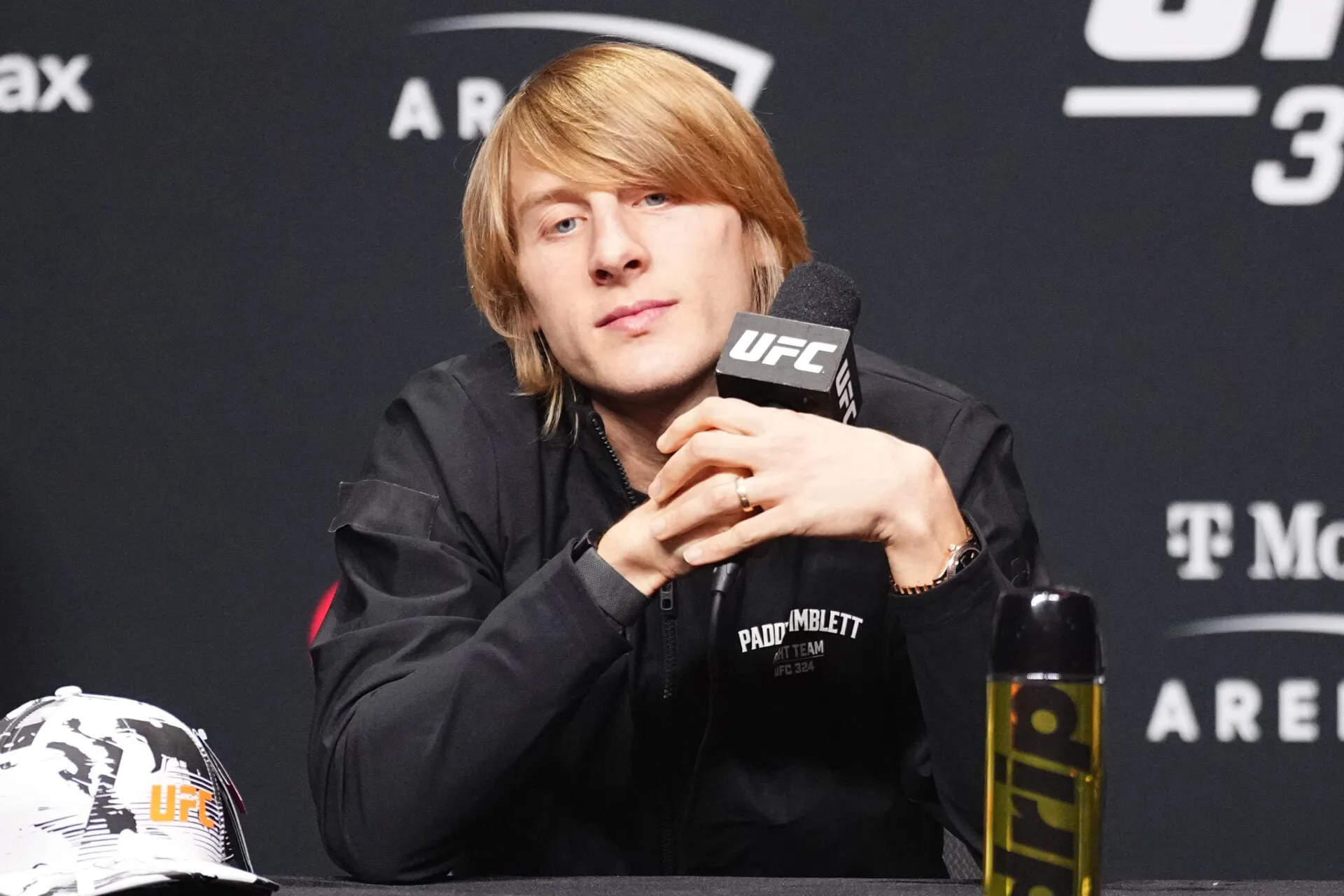 Звезда UFC получил необычный комплимент от боксерши после ее поражения