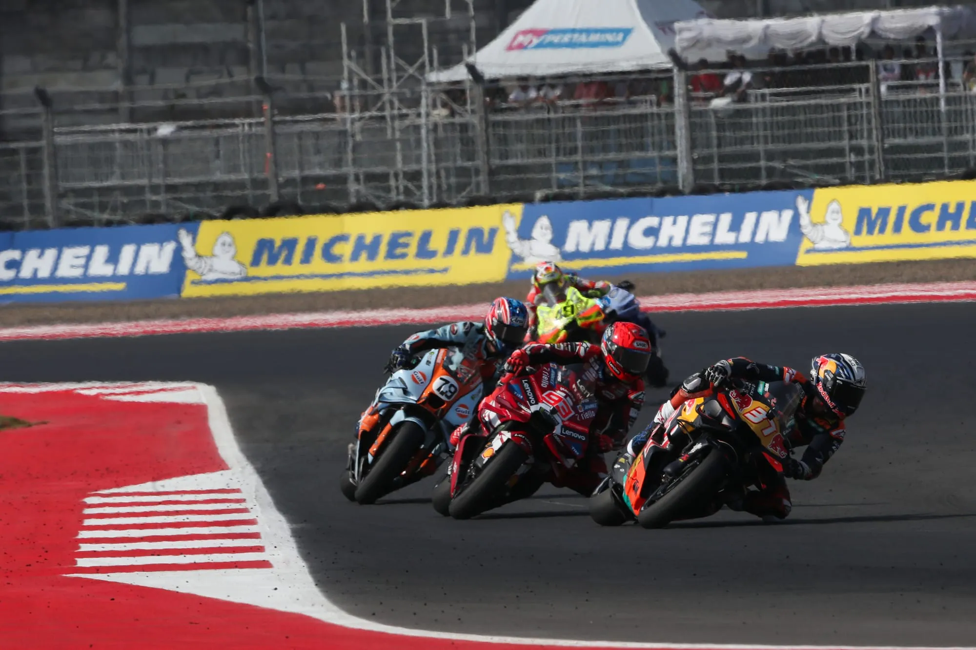 Гран-при Индонезии MotoGP: Aprilia заняла весь топ-4