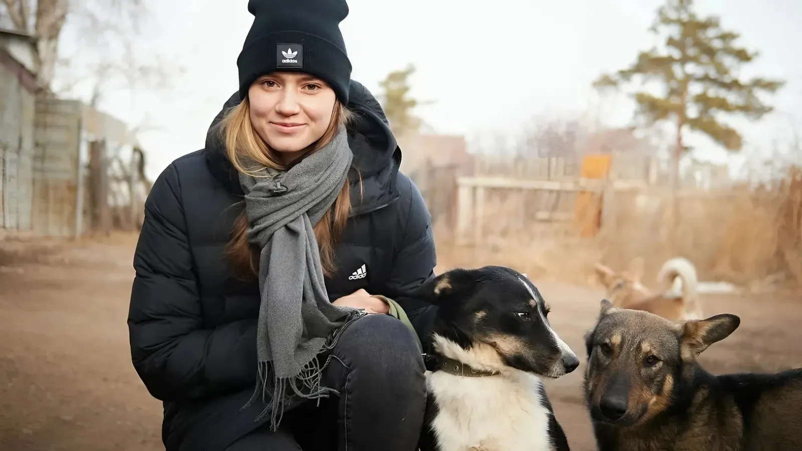 Елена Рыбакина в приюте для бездомных животных "Сердце ангела" в Астане