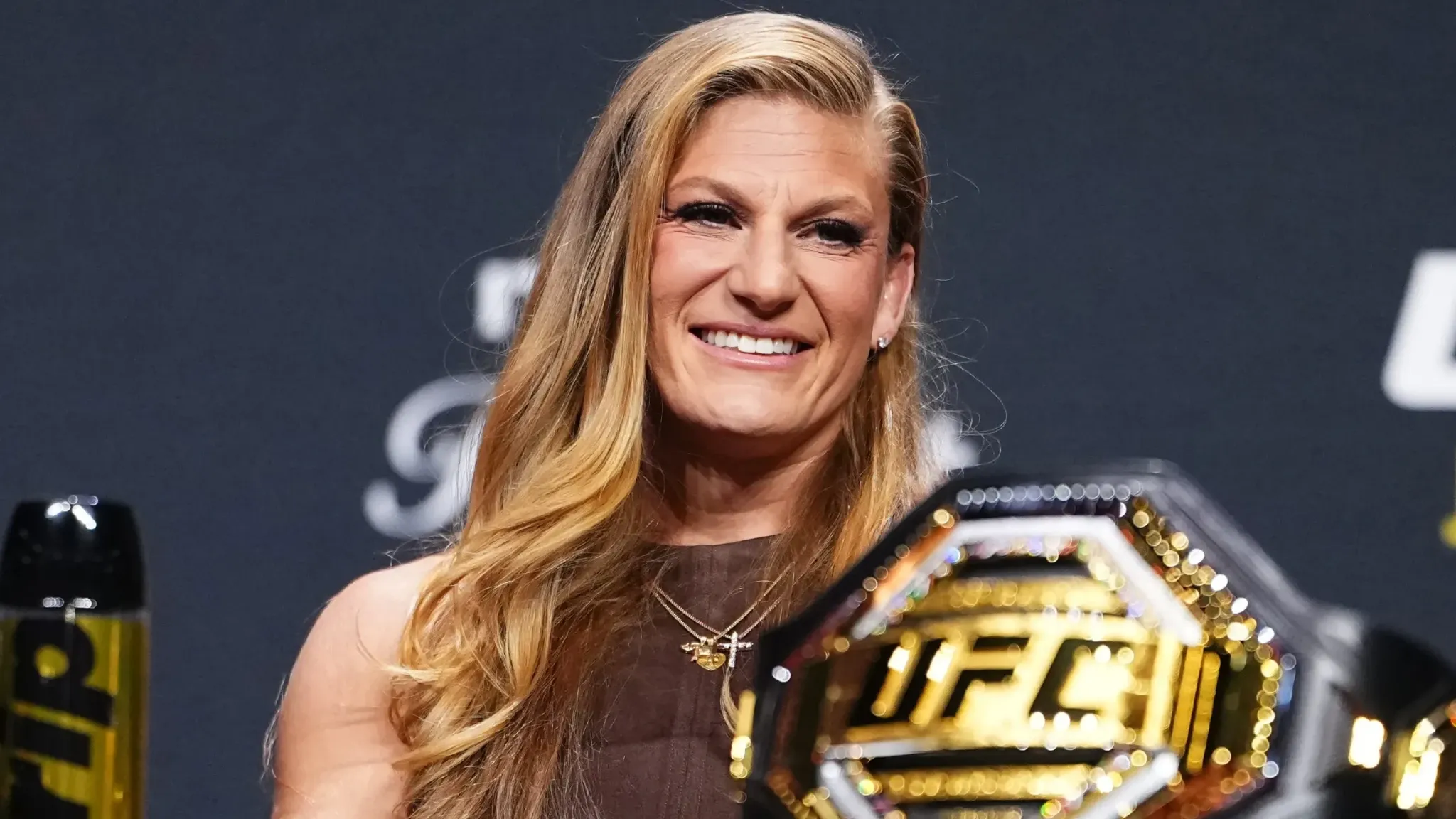 Кайла Харрисон одержала историческую победу и завоевала титул чемпионки UFC
