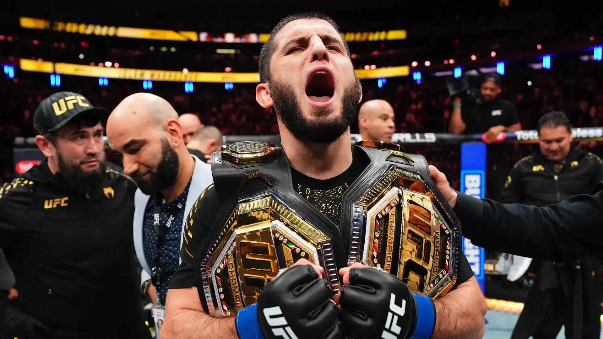 Ислам Махачев и Карлос Пратес ведут переговоры о титульном бое на UFC 336