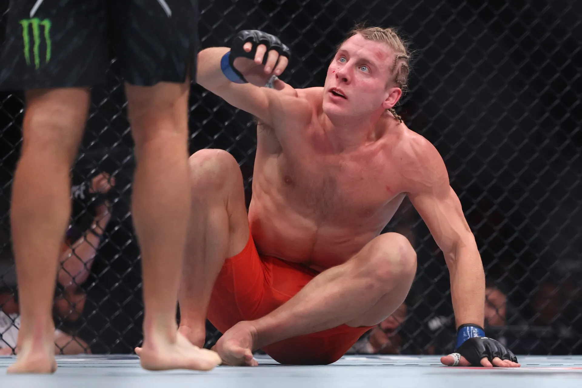 Пэдди Пимблетт во время боя за временный титул UFC против Джастина Гейджи на турнире UFC 324