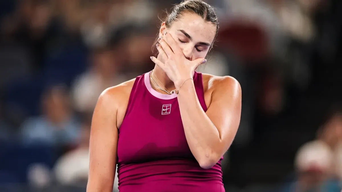 Арина Соболенко на турнире WTA 1000 в Ухане после поражения от Энн Ли