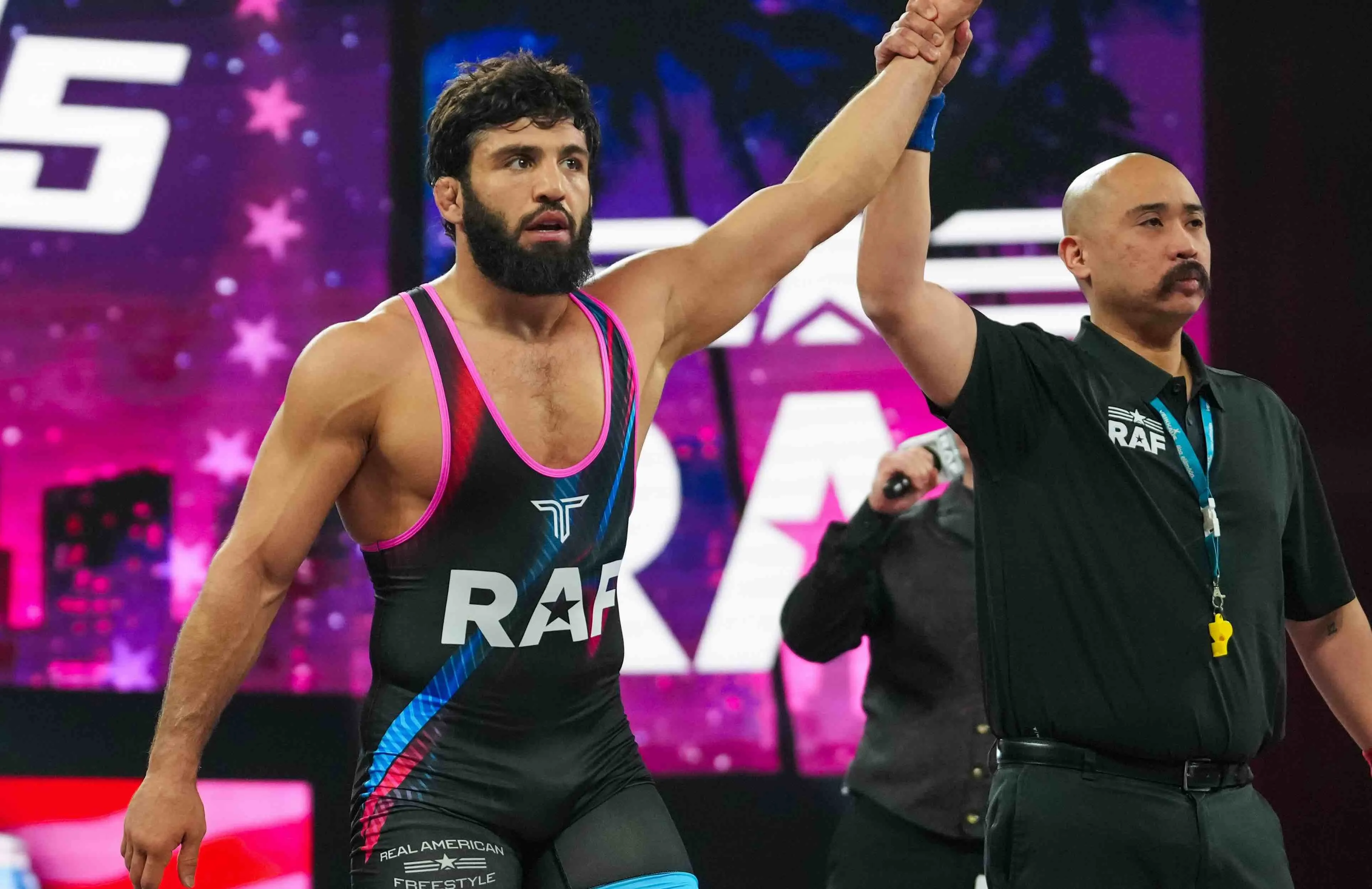 Боец ММА Арман Царукян во время выступления в борцовской лиге Real American Freestyle (RAF).