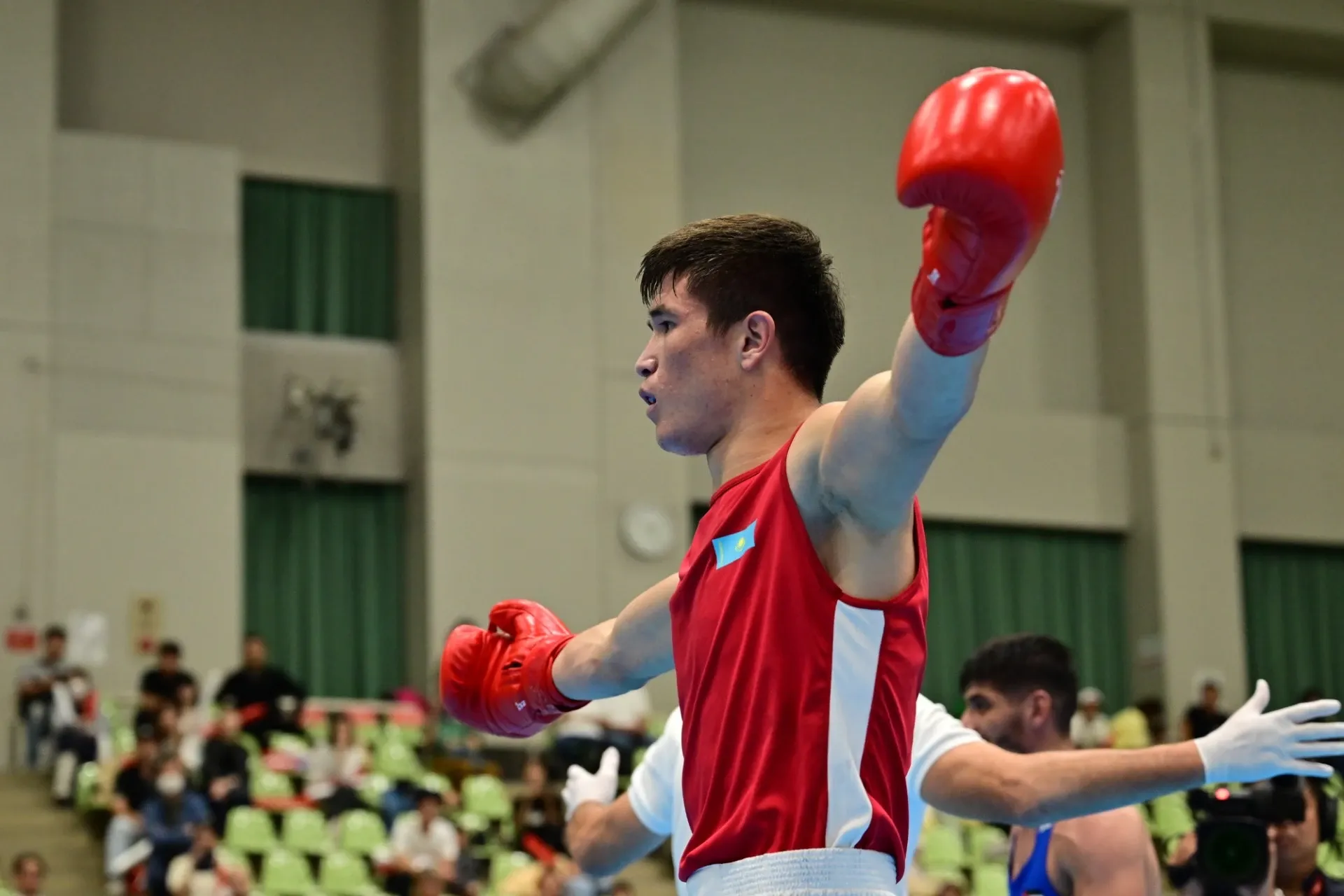 Торехан Сабырхан после победы в финале Азиатских игр 2026 года в Японии.