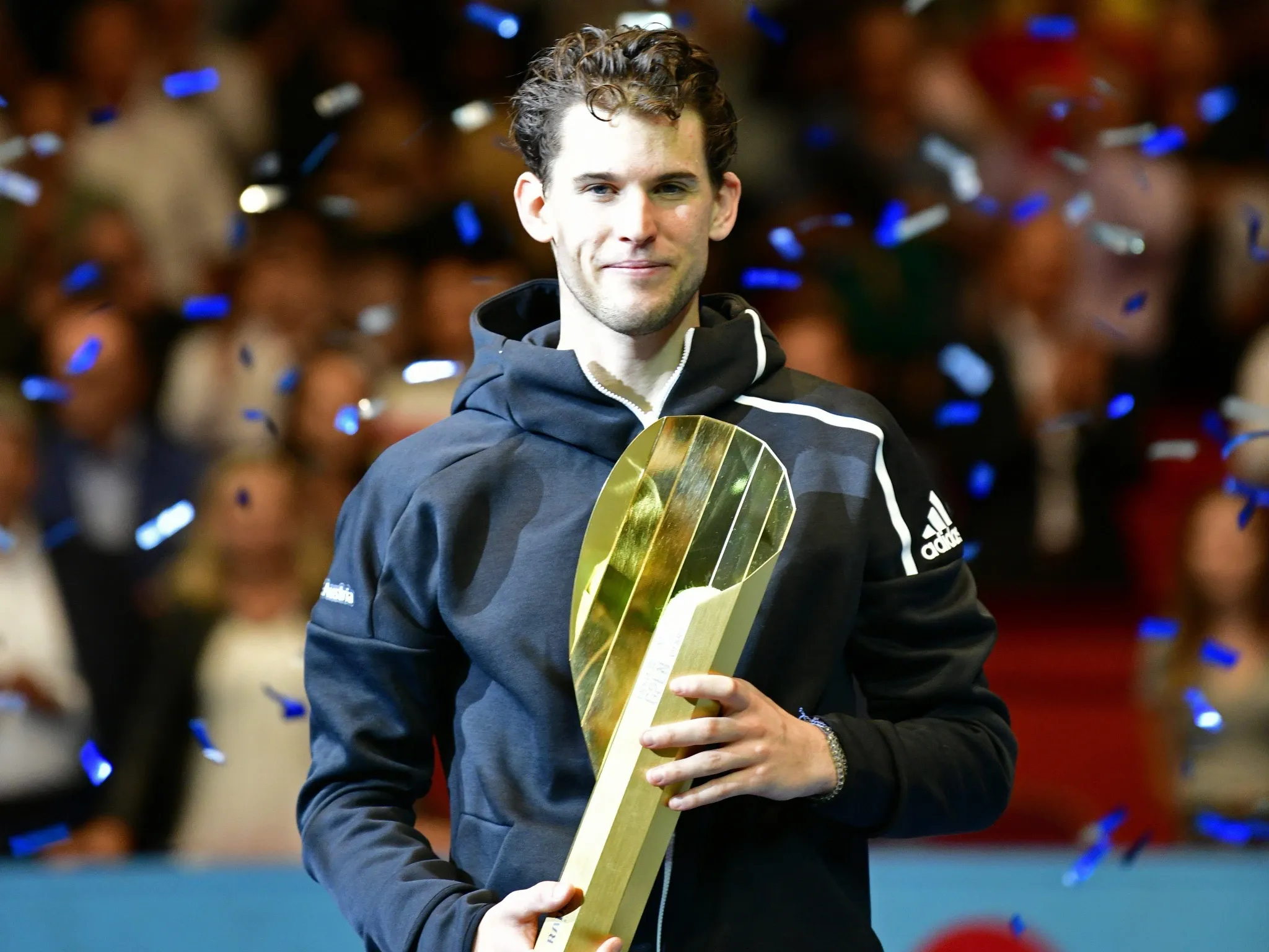 Австриец Доминик Тим с трофеем Erste Bank Open после победы в 2019 году.
