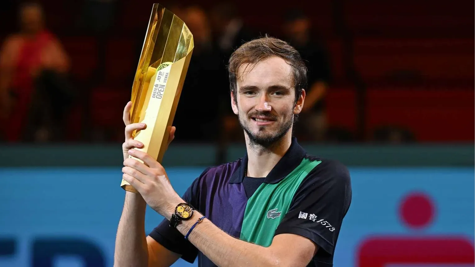 Даниил Медведев после завоевания титула Erste Bank Open в октябре 2022 года.