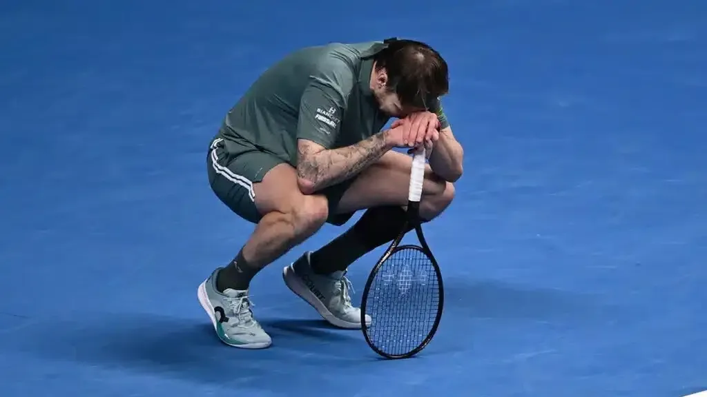 Александр Бублик из-за травмы не доиграл полуфинал Almaty Open