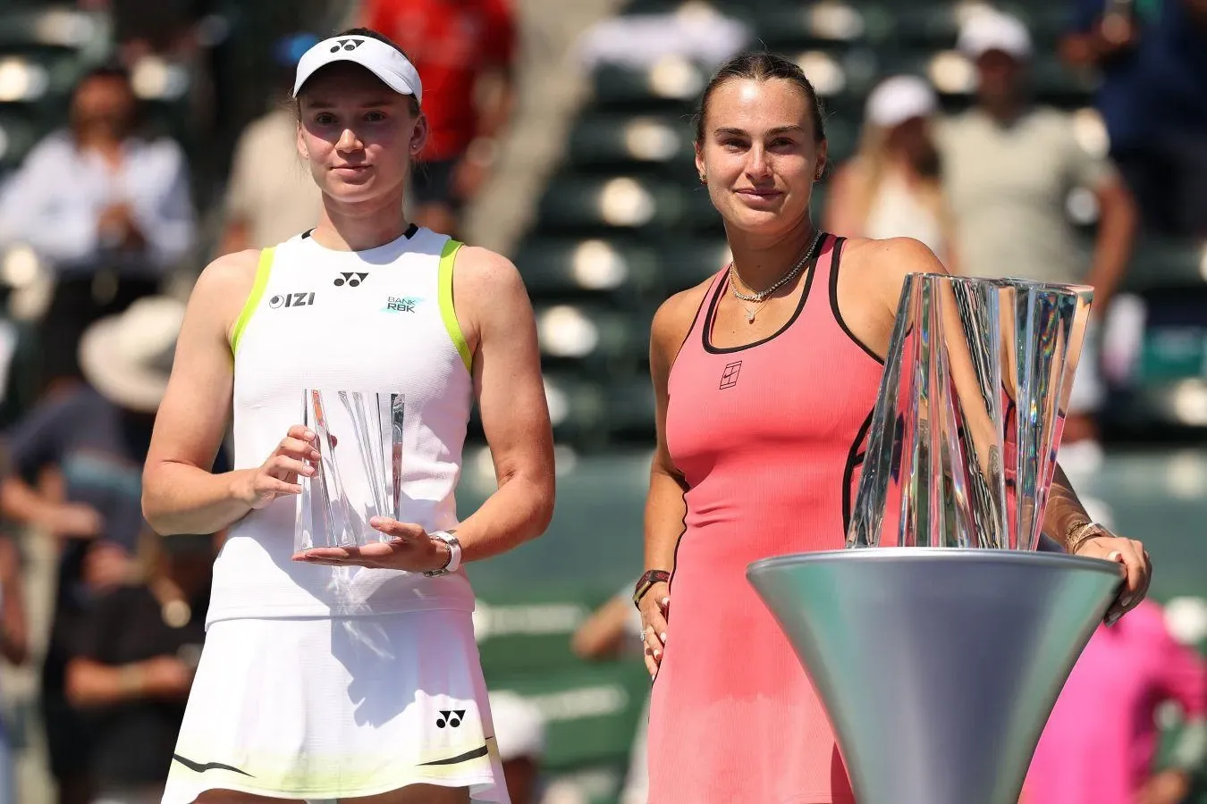 Елена Рыбакина и Арина Соболенко после финала турнира WTA 1000 в Индиан-Уэллсе, март 2026 года.
