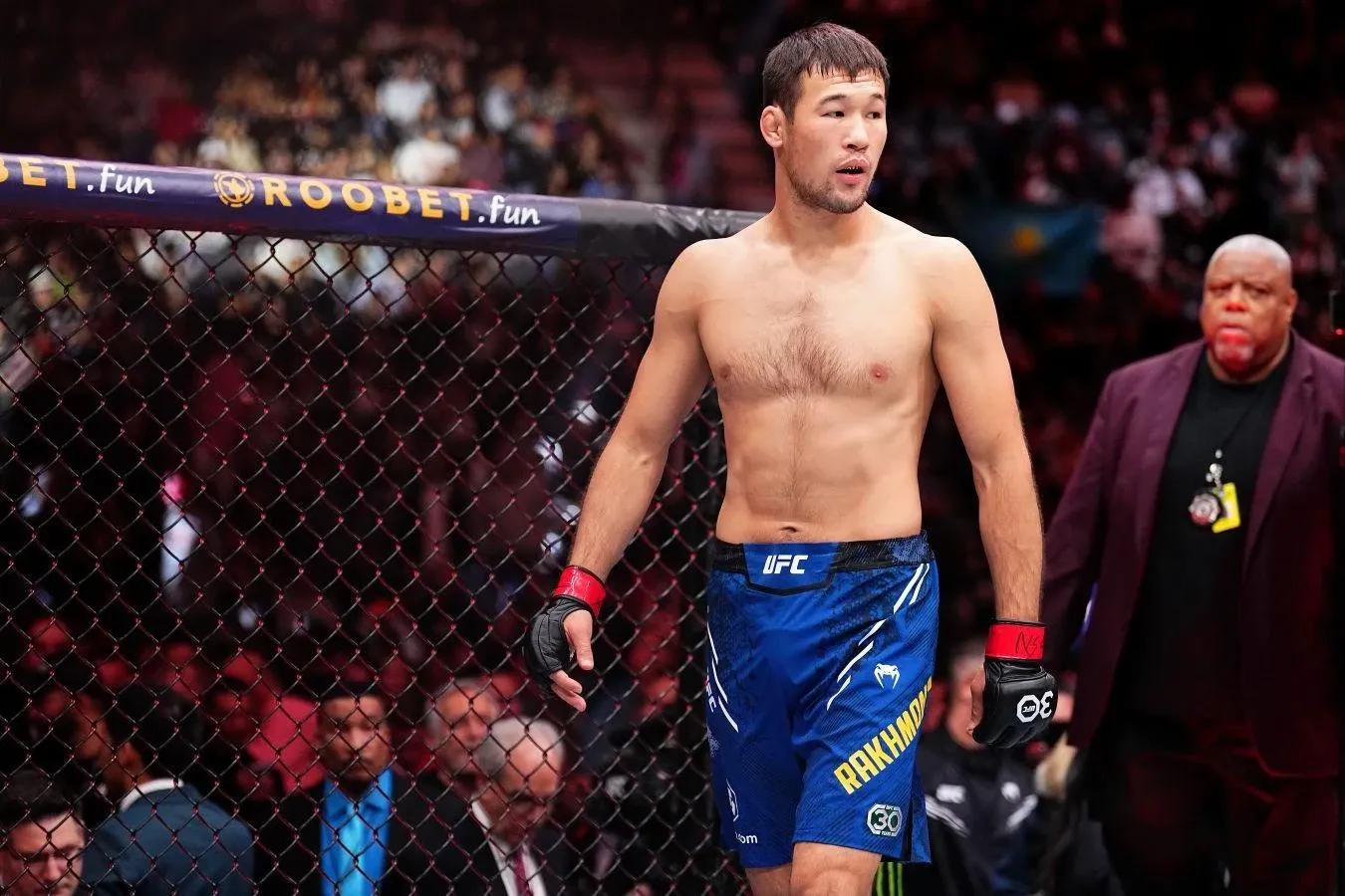Шавкат Рахмонов 16 декабря 2023 года на турнире UFC 296 в Лас-Вегасе, где казахстанец победил Стивена Томпсона удушающим приёмом.