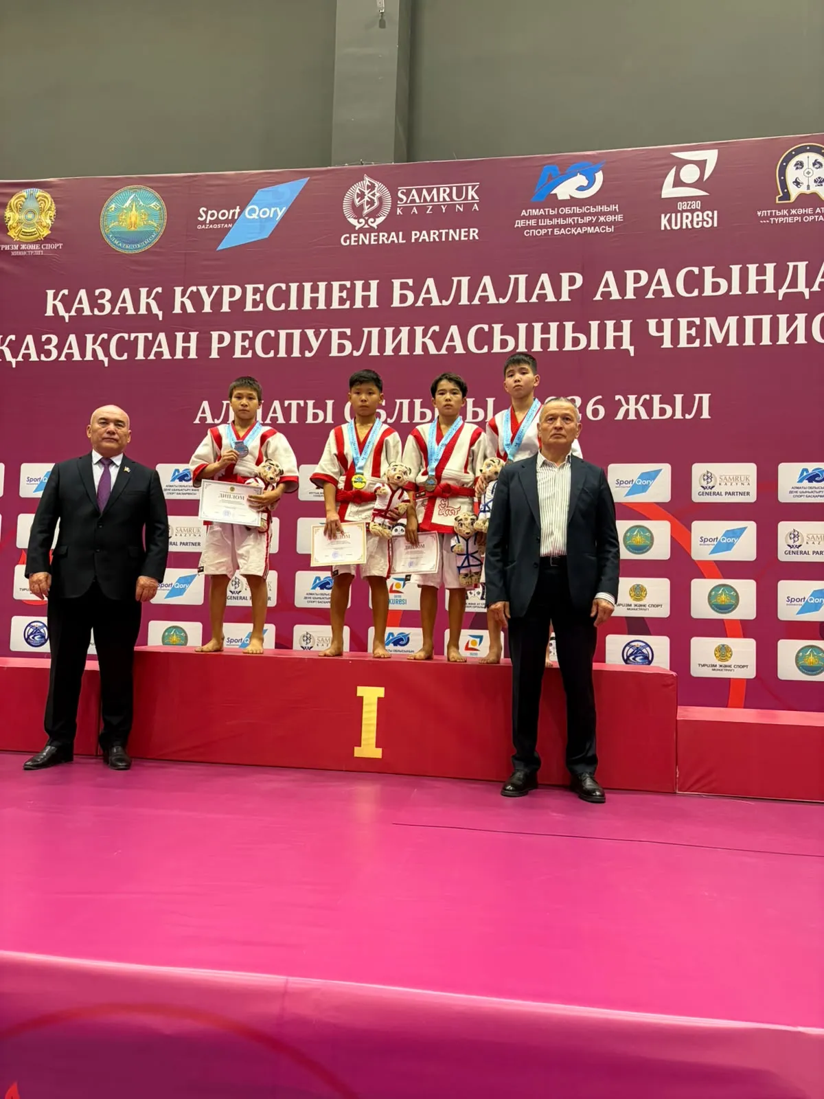 Церемония награждения призеров чемпионата Республики Казахстан по қазақ күресі