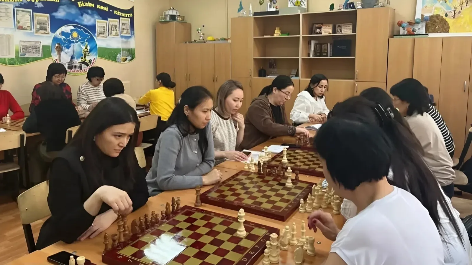 Республиканский шахматный турнир «Зияткер ұстаз» в Астане.
