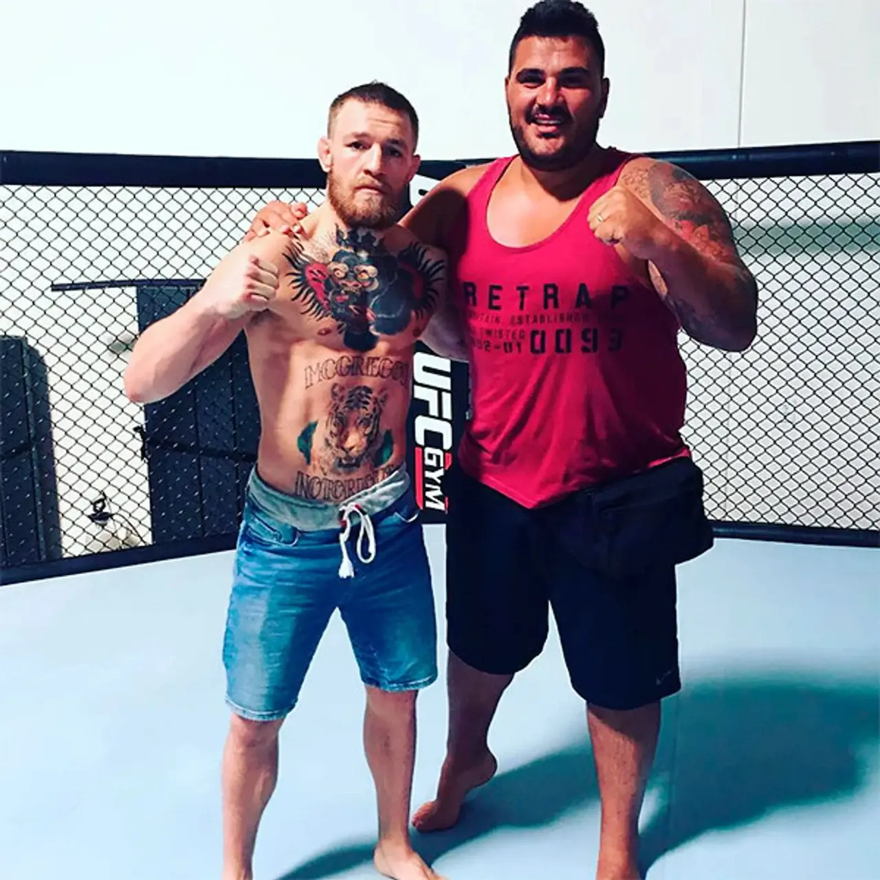 бывший чемпион UFC в двух весовых категориях Конор Макгрегор и португальский боец ММА и телохранитель Криштиану Роналду Гонсалу Сальгаду.